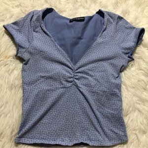 Brandy Melville floral top crop tops flower spring summer blue white shirt cute